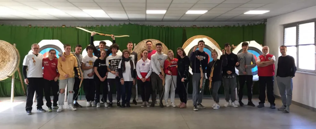La Quarta Liceo Scientifico Sportivo Des Ambrois a lezione di Tiro con l’Arco